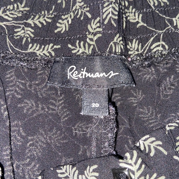 Reitmans brand black and green capri pants - Picture 2 of 2